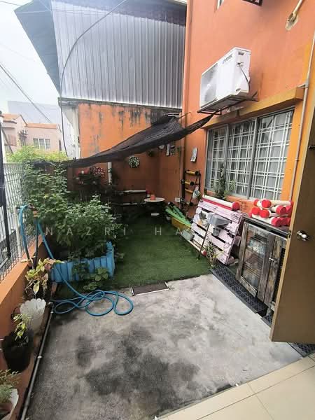 Rumah Teres untuk Dijual di Seksyen 13 (Shah Alam) - Nazri Hassan - Exterior - PropertyGuru.com.my