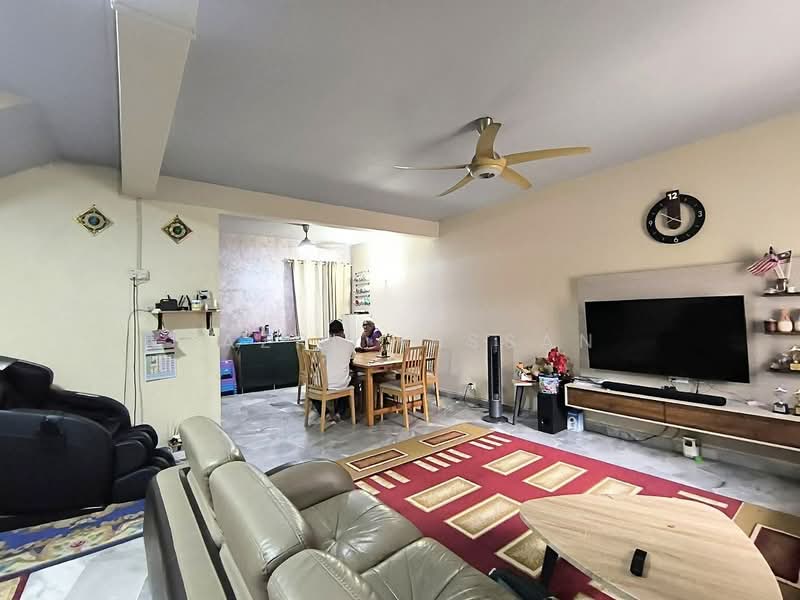 Rumah Teres untuk Dijual di Seksyen 13 (Shah Alam) - Nazri Hassan - Living Room - PropertyGuru.com.my