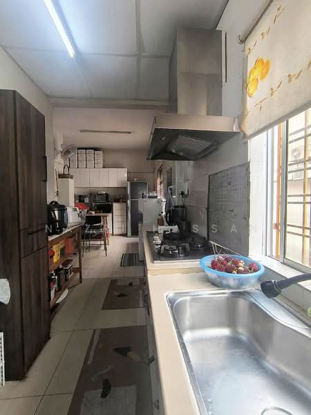 Rumah Teres untuk Dijual di Seksyen 13 (Shah Alam) - Nazri Hassan - Kitchen - PropertyGuru.com.my