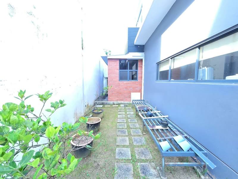 Rumah Berkembar untuk Dijual di Sungai Long (Bandar Sungai Long) - Ray Foo - Exterior - PropertyGuru.com.my