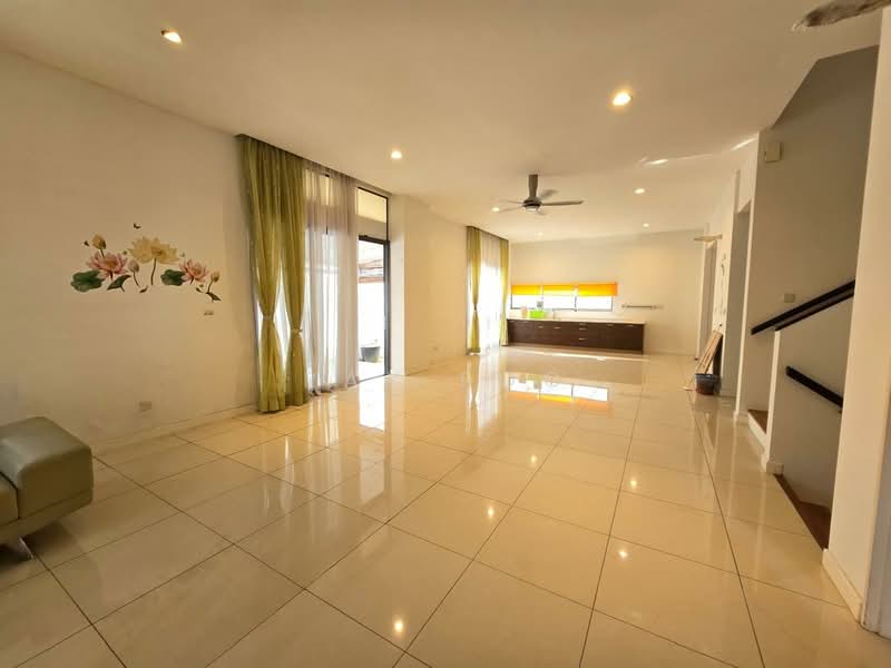 Rumah Berkembar untuk Dijual di Sungai Long (Bandar Sungai Long) - Ray Foo - Living Room - PropertyGuru.com.my