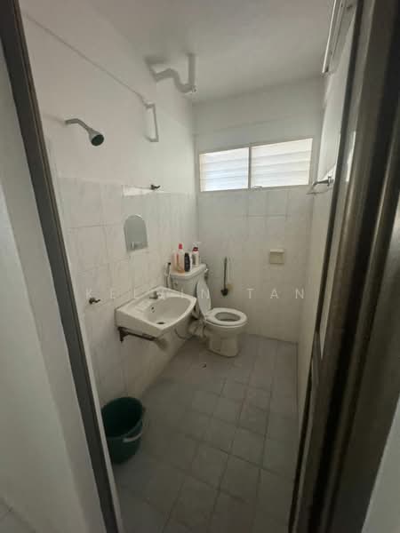 Apartment for Rent at Taman Pekaka Block 31 - Kelvin Tan - Bathroom - PropertyGuru.com.my
