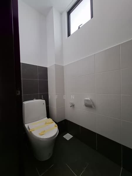 Shop / Office for Rent in Taman Kota Masai (Pasir Gudang) - Lifen . - Bathroom - PropertyGuru.com.my