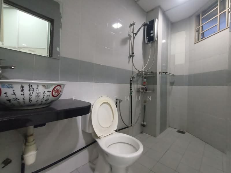 Pangsapuri untuk Dijual di 162 Residency - Eva Chun - Bathroom - PropertyGuru.com.my
