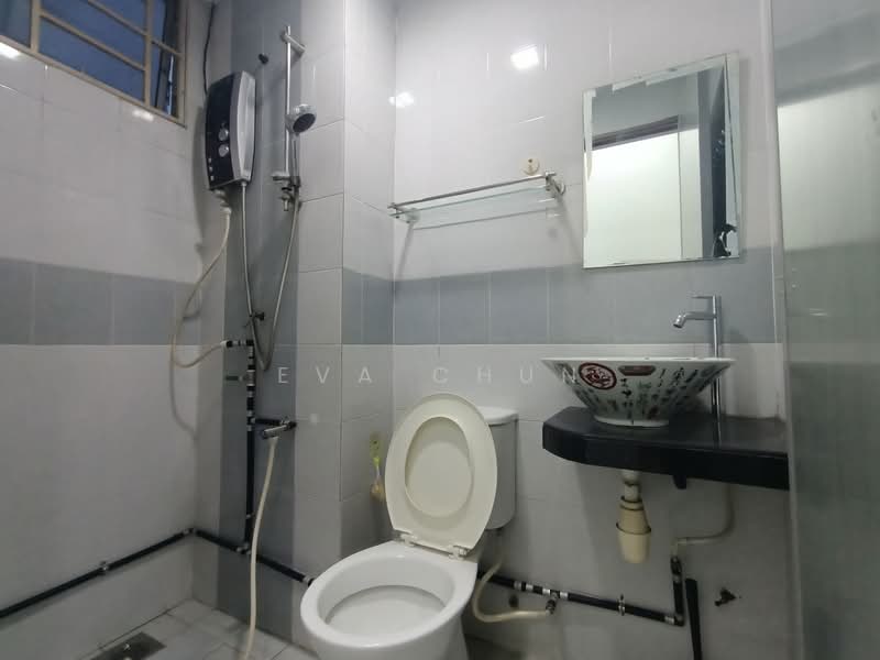 Pangsapuri untuk Dijual di 162 Residency - Eva Chun - Bathroom - PropertyGuru.com.my