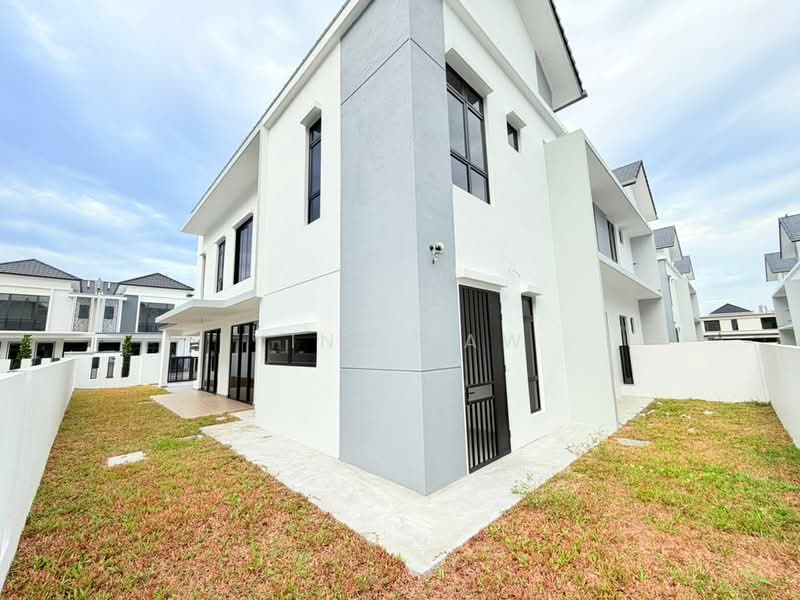 Rumah Berkembar untuk Dijual di Setia Tropika (Johor Bahru) - Kino Jaw - PropertyGuru.com.my