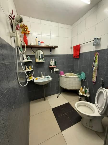 1-storey Terraced House for Sale in Taman Abad (Johor Bahru) - Jennifer Ng - Bathroom - PropertyGuru.com.my