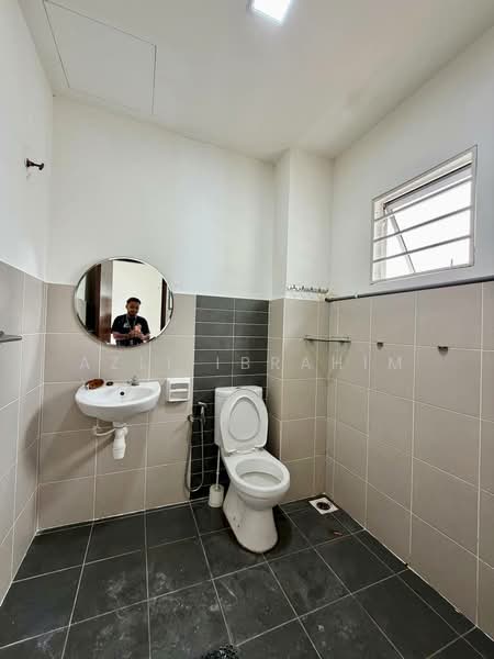 2-storey Terraced House for Sale in Taman Desiran Bayu (Puchong) - Azli Ibrahim - Bathroom - PropertyGuru.com.my