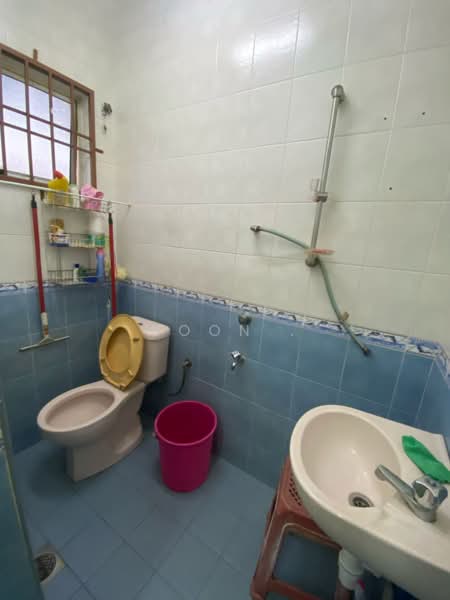 2-storey Terraced House for Sale in Taman Pokok Mangga (Balai Panjang) - Woon . - Bathroom - PropertyGuru.com.my