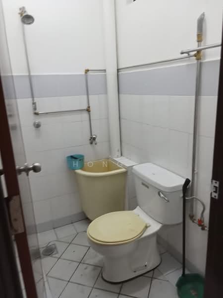 2-storey Terraced House for Sale in Permas Jaya (Johor) - Hong . - Bathroom - PropertyGuru.com.my
