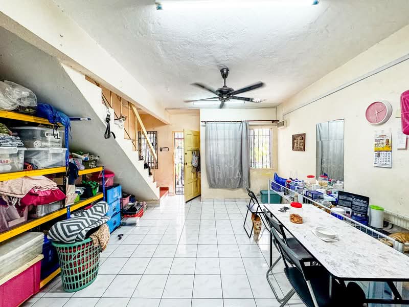 2-storey Terraced House for Sale in Ampang Jaya (Ampang) - Azli Ibrahim - Living Room - PropertyGuru.com.my