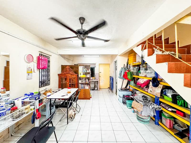 2-storey Terraced House for Sale in Ampang Jaya (Ampang) - Azli Ibrahim - Living Room - PropertyGuru.com.my