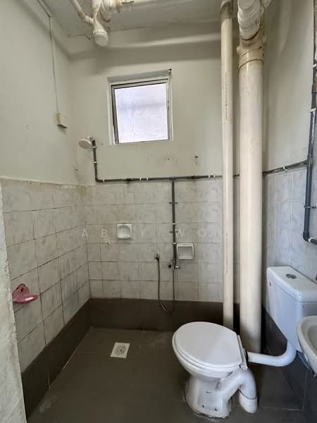 Apartment for Rent at Pangsapuri Lagoon Perdana - Abby Woo - Bathroom - PropertyGuru.com.my