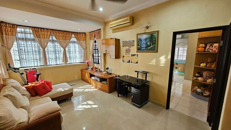 Rumah Berkembar untuk Dijual di Menglembu (Perak) - Lee Muzi - Living Room - PropertyGuru.com.my