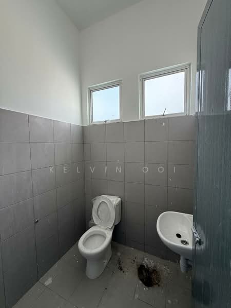 Factory for Rent in Sungai Bakap (Penang) - Kelvin Ooi - Bathroom - PropertyGuru.com.my