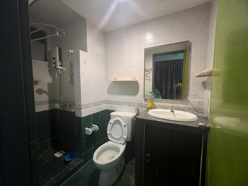 Pangsapuri untuk Disewa di Aster Court - Nicholas Low - Bathroom - PropertyGuru.com.my