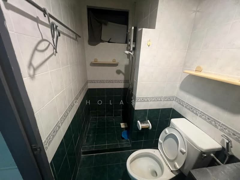 Pangsapuri untuk Disewa di Aster Court - Nicholas Low - Bathroom - PropertyGuru.com.my