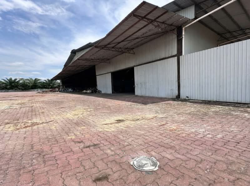Gudang untuk Disewa di Teluk Panglima Garang (Banting) - Roy Choong - Exterior - PropertyGuru.com.my