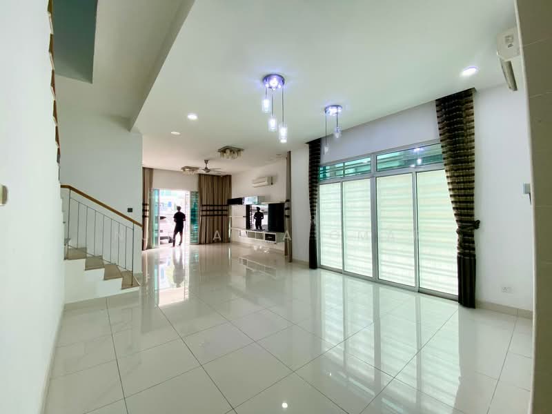 Rumah Berkembar untuk Dijual di Seksyen U10 (Shah Alam) - Nur Alia Omar - Living Room - PropertyGuru.com.my