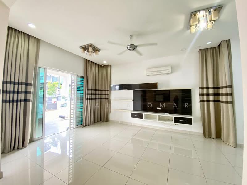 Rumah Berkembar untuk Dijual di Seksyen U10 (Shah Alam) - Nur Alia Omar - Living Room - PropertyGuru.com.my