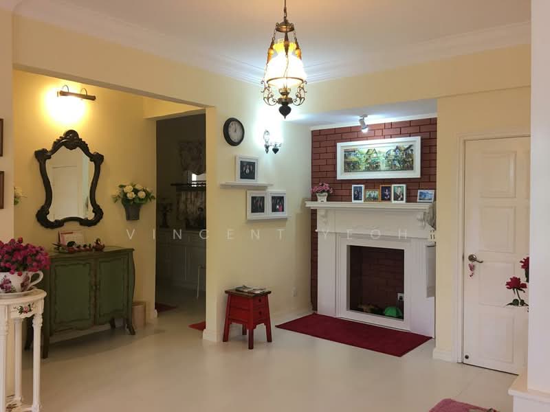 Pangsapuri untuk Dijual di Bunga Raya Apartment - Vincent Yeoh - Living Room - PropertyGuru.com.my