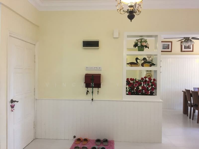 Pangsapuri untuk Dijual di Bunga Raya Apartment - Vincent Yeoh - Entrance - PropertyGuru.com.my