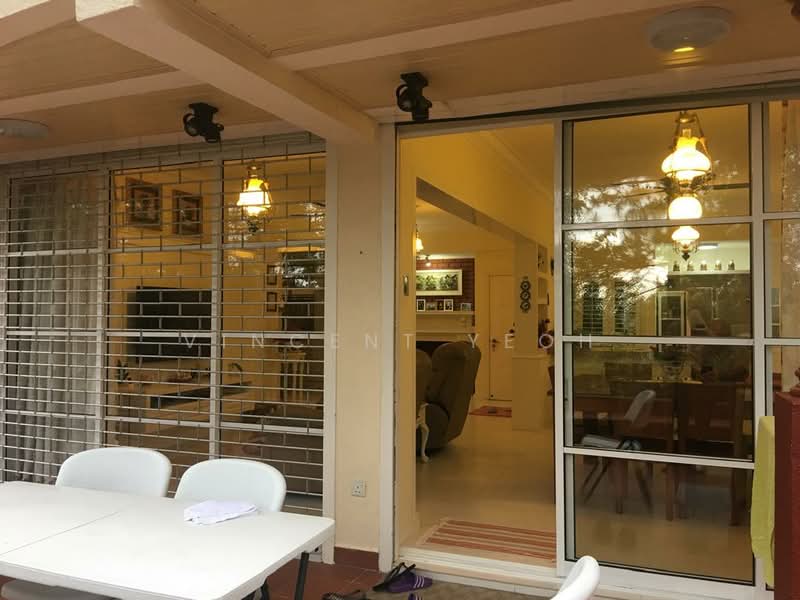 Pangsapuri untuk Dijual di Bunga Raya Apartment - Vincent Yeoh - Living Room - PropertyGuru.com.my