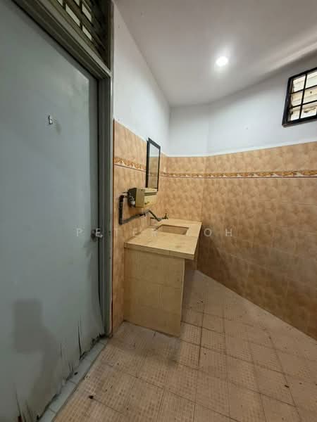 Rumah Teres 2 Tingkat untuk Dijual di Taman Bertam Indah (Kepala Batas) - Peter Loh - Bathroom - PropertyGuru.com.my