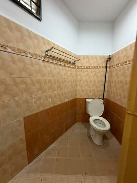 Rumah Teres 2 Tingkat untuk Dijual di Taman Bertam Indah (Kepala Batas) - Peter Loh - Bathroom - PropertyGuru.com.my