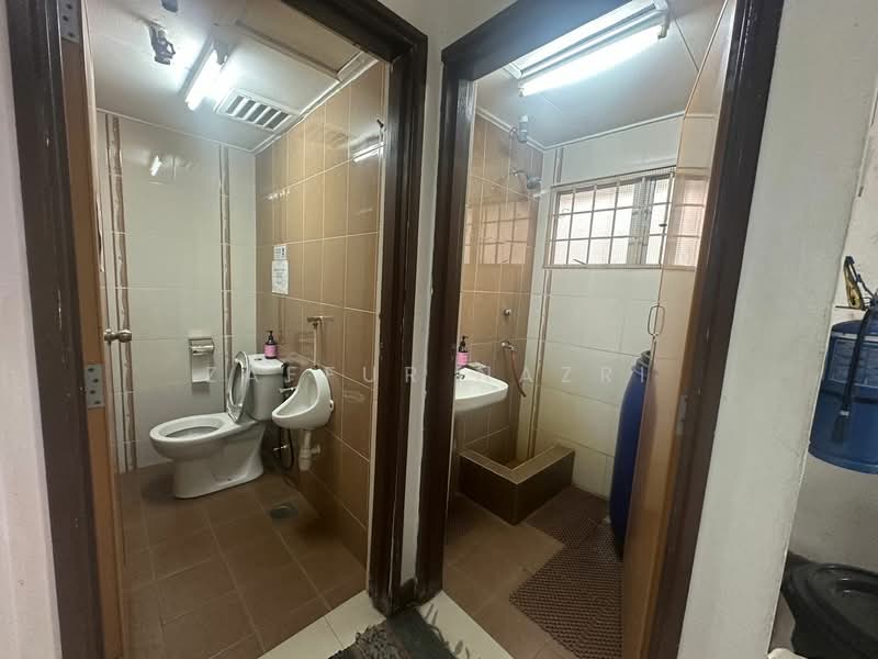 Shop / Office for Rent in Seksyen 7 (Shah Alam) - ZAFFUR NAZRI - Bathroom - PropertyGuru.com.my
