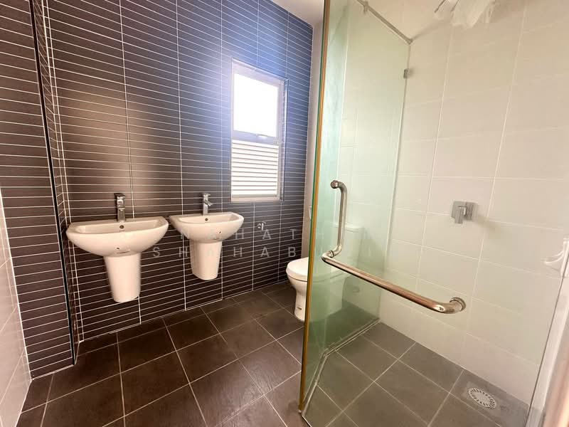 Rumah Berkembar untuk Dijual di Seksyen U10 (Shah Alam) - Nahathir Shahabudin - Bathroom - PropertyGuru.com.my