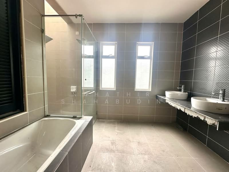 Rumah Berkembar untuk Dijual di Seksyen U10 (Shah Alam) - Nahathir Shahabudin - Bathroom - PropertyGuru.com.my