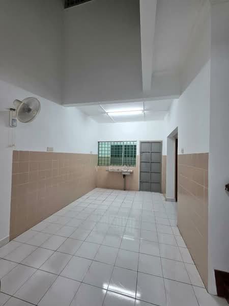 Rumah Teres 1.5 Tingkat untuk Disewa di Taman Gaya (Ulu Tiram) - Yeo - Kitchen - PropertyGuru.com.my