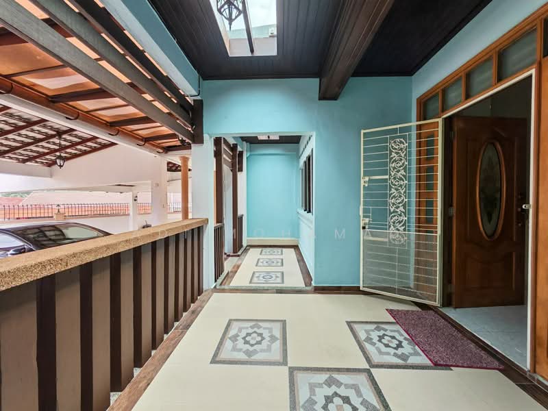 1-storey Terraced House for Sale in Ampang Jaya (Ampang) - Adi Mohamad - Entrance - PropertyGuru.com.my