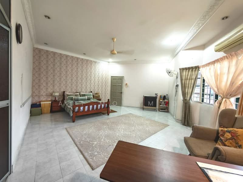 1-storey Terraced House for Sale in Ampang Jaya (Ampang) - Adi Mohamad - Bedroom - PropertyGuru.com.my