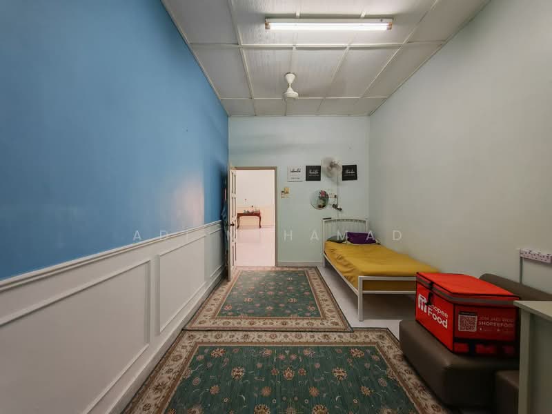 1-storey Terraced House for Sale in Ampang Jaya (Ampang) - Adi Mohamad - Bedroom - PropertyGuru.com.my