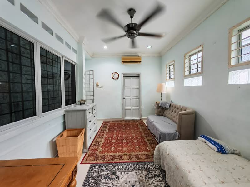 1-storey Terraced House for Sale in Ampang Jaya (Ampang) - Adi Mohamad - Living Room - PropertyGuru.com.my