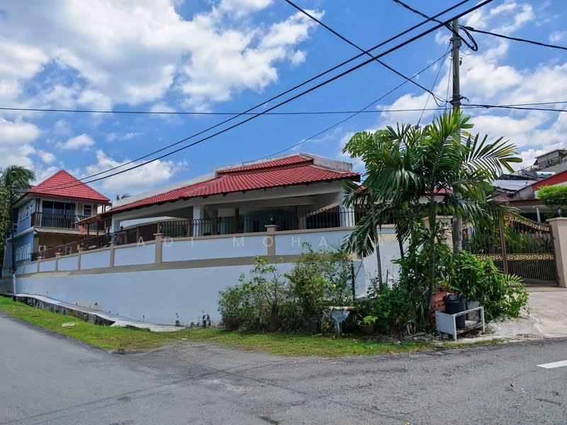 1-storey Terraced House for Sale in Ampang Jaya (Ampang) - Adi Mohamad - Exterior - PropertyGuru.com.my