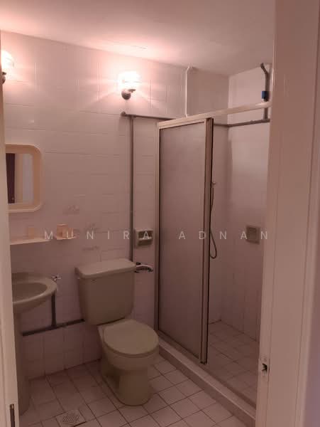 Rumah Bandar untuk Disewa di Country Heights (Kajang) - Munira Adnan - Bathroom - PropertyGuru.com.my