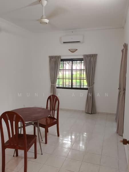 Rumah Bandar untuk Disewa di Country Heights (Kajang) - Munira Adnan - Living Room - PropertyGuru.com.my