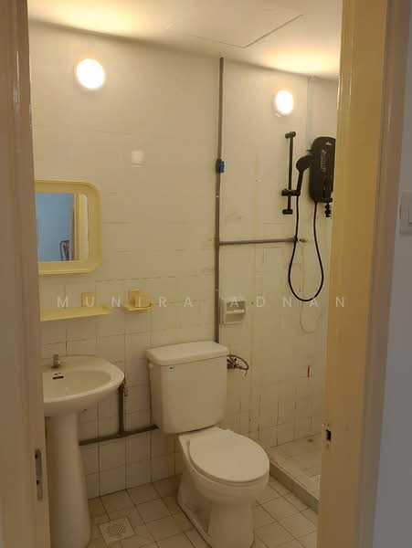 Rumah Bandar untuk Disewa di Country Heights (Kajang) - Munira Adnan - Bathroom - PropertyGuru.com.my