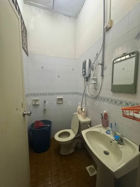 Rumah Teres 1 Tingkat untuk Dijual di Johor Bahru (Johor) - Tori Cheon - Bathroom - PropertyGuru.com.my