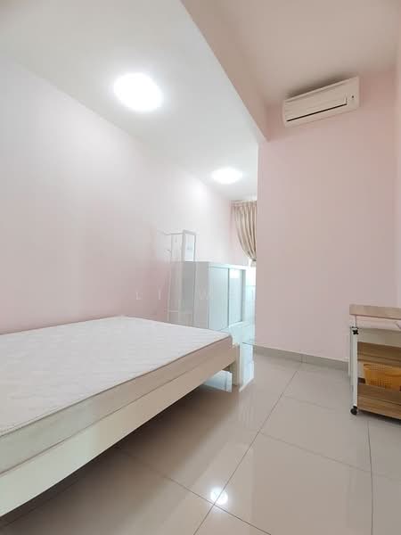 Rumah Teres 2 Tingkat untuk Disewa di Taman Austin Perdana (Tebrau) - Li Wei - Bedroom - PropertyGuru.com.my