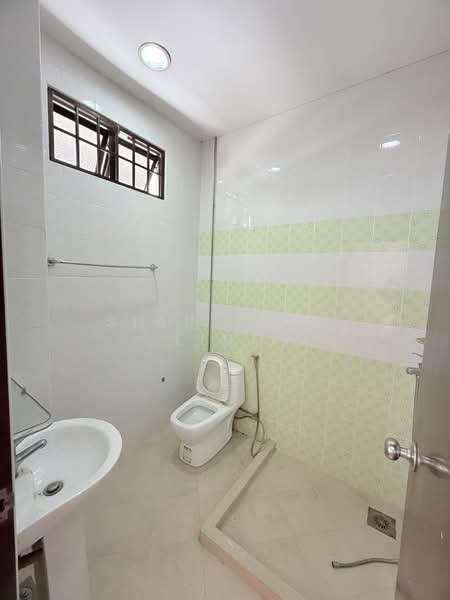 Semi-Detached House for Sale in Perling (Johor) - Siau Tong Ling - Bathroom - PropertyGuru.com.my