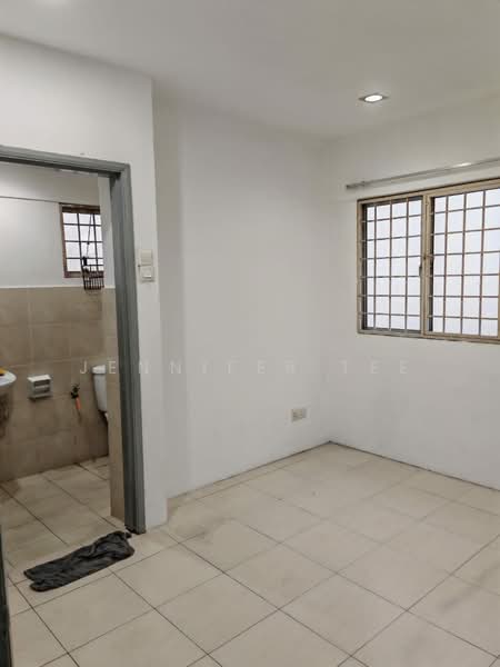 Servis Apartment untuk Disewa di Beverly Tower @ Plaza Medan Putra - Jennifer Tee - Bathroom - PropertyGuru.com.my