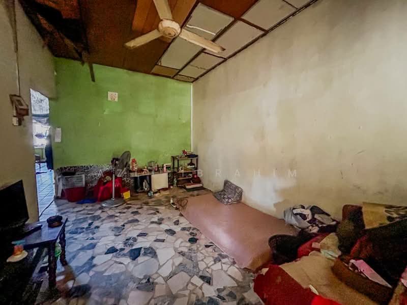 1-storey Terraced House for Sale in Taman Sri Segambut (Segambut) - Azli Ibrahim - Living Room - PropertyGuru.com.my