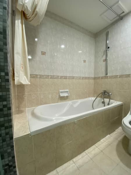 Kondominium untuk Dijual di Gold Coast Resort Condominium - Correen Lee - Bathroom - PropertyGuru.com.my