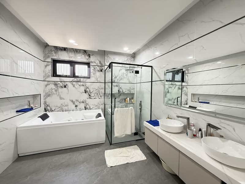 Bungalow for Sale in Kapar (Selangor) - Tiffany Yang - Master Bathroom - PropertyGuru.com.my