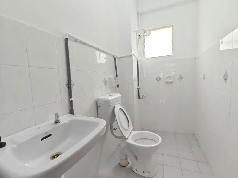 Pangsapuri untuk Dijual di Vista Seri Alam - Yvonne Lim - Bathroom - PropertyGuru.com.my