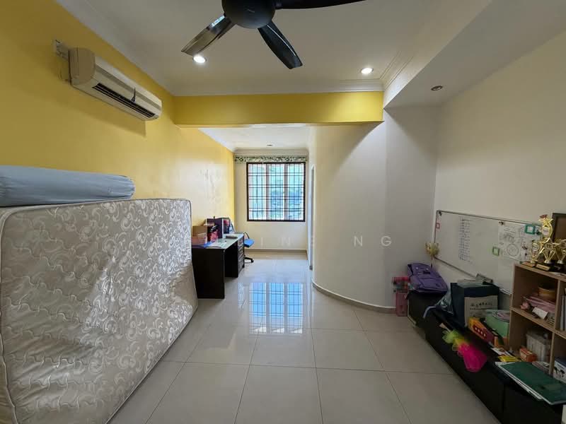 Rumah Teres 2 Tingkat untuk Dijual di Taman Molek (Johor Bahru) - Pauline Ng - Study - PropertyGuru.com.my